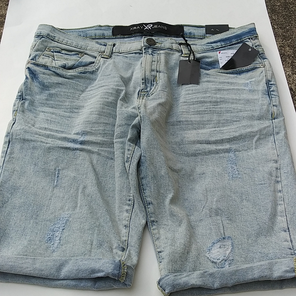 SHORTS - Picture 2 of 3